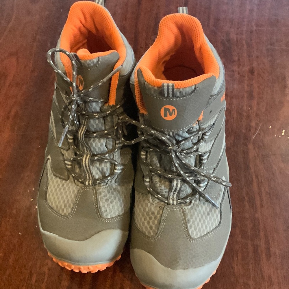 NWOT Boys Merrill Hiking Boots 7